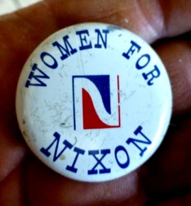 BOTÓN PINBACK VINTAGE MUJER PARA NIXON, SEÑORA PATRICIA WITT, PRESIDENTA - Imagen 1 de 2