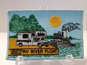 Winnebago internationale Reisende MIT kreativer Welt Wohnmobil Fluss Schwimmer Aufnäher - Bild 1 von 2