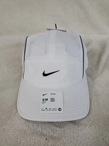 NIKE FLY GORRA RUNNING PARA HOMBRE PEQUEÑA MEDIANA GORRA CON CORREA BLANCA FJ0736 100 DRI-FIT - Imagen 1 de 10