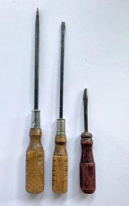 3 destornilladores vintage de cabeza plana con mango de madera 13 3/4", 12 1/2" y 7 1/4" - Imagen 1 de 6