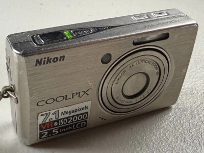 Nikon Coolpix S500 Digital Camera Compact Silver Spares Repairs - Image 1 of 4