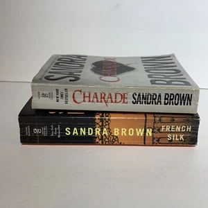 Lot Of 2 Sandra Brown Paperbacks French Silk 2016 & Charade 2010 - Bild 1 von 9