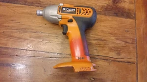 Avvitatore a percussione senza fili Ridgid R82320 1/4" 14,4V funziona; strumento e 1 batteria - Foto 1 di 8