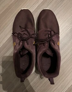 Nike Roshe One Suede Metallic Gold Light Bone gr. 44 - Bild 1 von 3