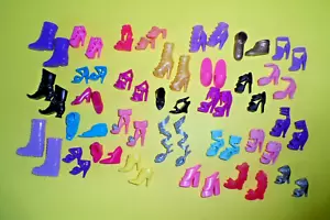 un paio di scarpe barbie a scelta 1 euro al paio scarpette doll Mattel scarpine - Foto 1 di 5