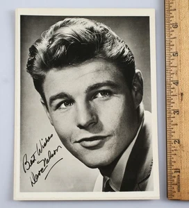 Foto autógrafa facsímil estrella de televisión David Nelson 1950 vintage Ozzie y Harriet - Imagen 1 de 2