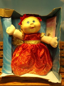 KOHL PATCH KINDER PLAY ALONG JAC PACIFIC MÄDCHEN IN AUSGEFALLENEM ROTEM KLEID - Bild 1 von 4