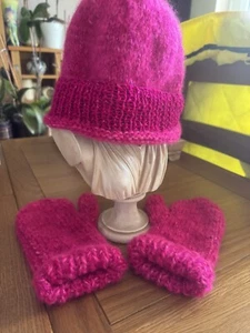 Beautiful Hand Knitted Fluffy Bubble Gum Pink Hat And Mittens Set - Picture 1 of 3