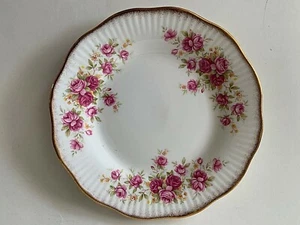 Vintage Elizabethan Bone China Queens Rose Sandwich Side Plate 6.5" Gold Trim - Picture 1 of 3