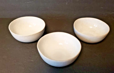 Williams Sonoma Cyprus Salad Bowl Set of 3 Portugal White Reactive Glaze - Imagem 1 de 4