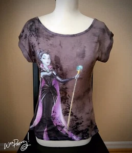 2012 Disney Designer Evil Villain MALEFICENT Fashion Tee Shirt Pre-Owned Size XS - Foto 1 di 10