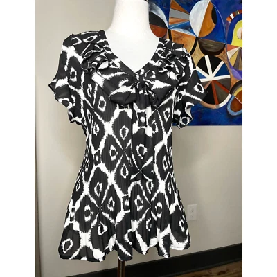 Blusa East 5th negra blanca con volantes camisa crujiente PXL Top transparente  Foto 1 de 4