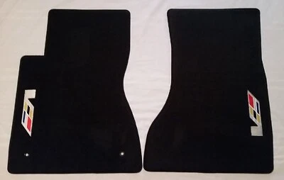 Lloyd Mats Velourtex Cadillac CTS-V Sideways Logo Front Floor Mats (2004-2007) Foto 1 de 4
