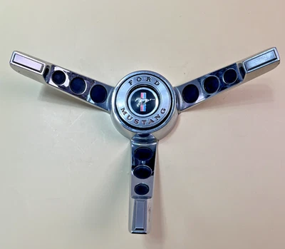 Anel de buzina de volante de 3 raios original do fabricante 1965-66 Ford Mustang C5ZA-13A800-B - Imagem 1 de 4