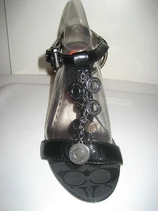 Sandalias de tacón alto COACH Lucile charol negro con dijes 9,5 NUEVAS - Imagen 1 de 9