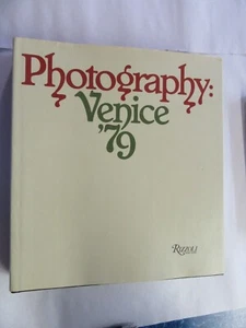 PHOTOGRAPHY: VENICE '79 by Rizzoli New York Hard Cover, DJ - Foto 1 di 11