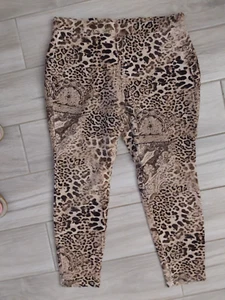 Chicos Multi Brown Leopard Knit Capri Legging.    Size 1 Medium - Picture 1 of 3