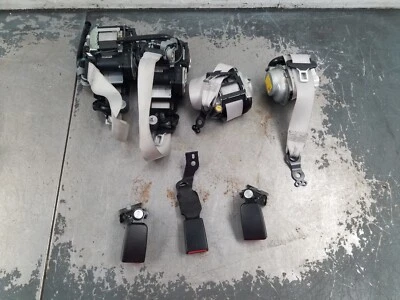 Juego de cinturón de seguridad Mercedes AMG C 63 S 2016 - bloqueado #3164 F7 Foto 1 de 4