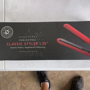 Evalectric Classic Styler Christmas Red Ceramic Plate Negative Ion Straightener  - Picture 1 of 6