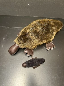 Entenschnabeltier 12 Zoll mit Baby versteckter Tasche für Baby Plüsch braunes Leder BJ Toys - Bild 1 von 11