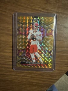 2024 Panini Mosaic Football * Yellow Mosaic Prizm #106 * Patrick Mahomes II * - Bild 1 von 1