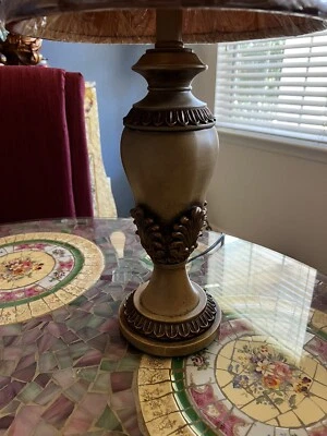 LÁMPARA, RUBIA ORNAMENTADA CON TONO ASPECTO CUERO NUEVO Foto 1 de 4