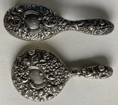 古董 Gorham 纯银 Repousse 刷子和镜面梳妆台套装 Monogram H — 第 1/4 张图片