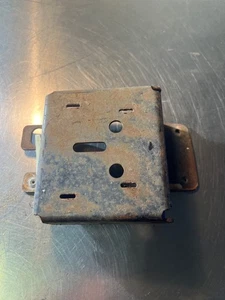 87-93 Ford Mustang Center Console Rear Floorpan Mount Bracket Mounting Frame Oem - Bild 1 von 2