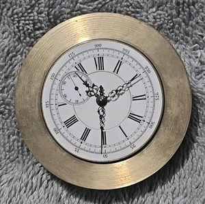 Orologio da scrivania con cassa in ottone massiccio. Diametro 2,5". Movimento sconosciuto COSÌ COM'È.  - Foto 1 di 19