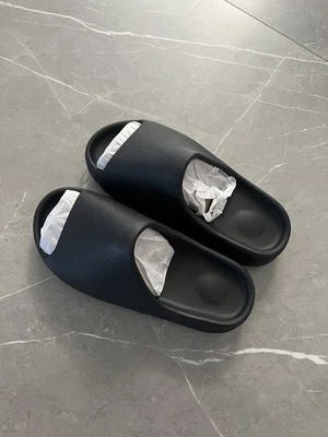 Yeezy слайды размер 11 YS-01 черный совершенно новый в коробке с коробкой - Изображение 1 из 4