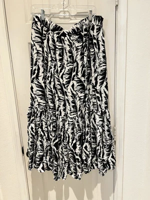 Falda Tejida Lane Bryant Natación Blanco y Negro Usada Una Vez 18/20 Foto 1 de 4