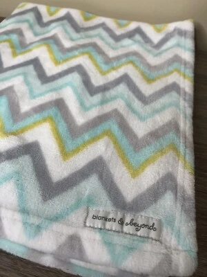 Blankets & Beyond Manta Bebé Chevron Zig Zag Verde Agua Gris Amarillo Azul B32�� Foto 1 de 4