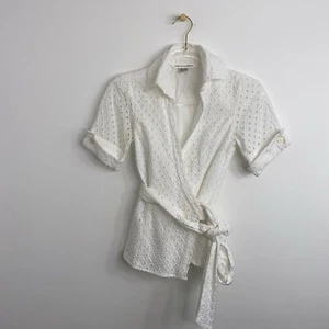 Diane von Furstenberg Vintage White Eyelet Wrap Top Blouse Women’s Size 2 Y2K - Picture 1 of 8
