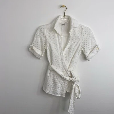 Blusa Top Diane von Furstenberg Vintage Blanco Ojales Envolvente Para Mujer Talla 2 Y2K Foto 1 de 4