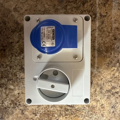 GEWISS GW66004 16 AMP 240 VOLT 3 PIN BLUE IP44 INTERLOCKED SWITCHED SOCKET  - Image 1 of 4