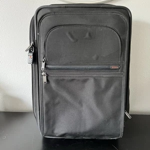 Equipaje de mano expandible TUMI Alpha 21 pulgadas estilo 22016D4 - Imagen 1 de 16