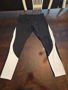 Victoria’s Secret Pink Leggings Womens Size Large Black White Pink Leg - Picture 1 of 7