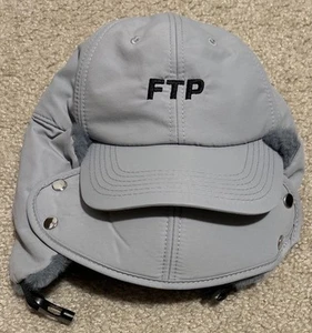 Nuevo con etiquetas Fuckthepopulation FTP Earflap Logo 6 paneles (gris) talla L/XL ¡ENVÍO GRATUITO! - Imagen 1 de 7