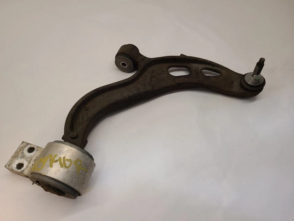 2013-2019 LINCOLN MKT Passenger Right Lower Control Arm Front RH DA533042AC Foto 1 de 4
