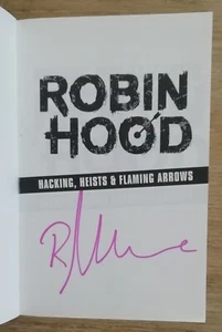 ROBERT MUCHAMORE ROBIN HOOD 4 BOOKS ONE SIGNED ALL BRAND NEW AND UNREAD COPIES - Picture 1 of 4