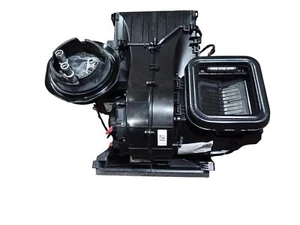BMW OEM Air condition housing for heater 6827060 vin:TN87228 F40 F54 F48 F39 F45 - Bild 1 von 7