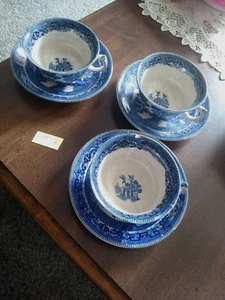 1911 Antique Buffalo Pottery Blue Willow Tea Cups & Matching Saucers - Picture 1 of 3