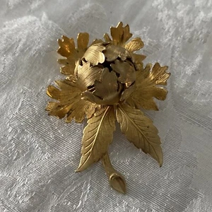 Vintage Signed WARNER Day To Night Goldtone Mechanical Flower Brooch Pin - Picture 1 of 10