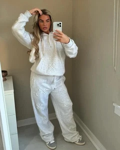 Conjunto de chándal con capucha y joggers de gran tamaño con parches cruzados para mujer - Imagen 1 de 7