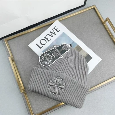 Gorro Corazones Cromados Compartir Gris - Icono de Streetwear, Estilo Acogedor y Audaz Foto 1 de 4