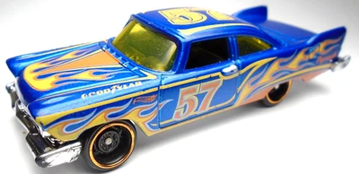 2020 风火轮 '57 PLYMOUTH FURY 蓝色 1: 64 压铸 3 1/8 英寸汽车带橙色和黄色 — 第 1/4 张图片