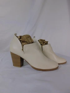 Y-Not Shoes Womens Size 8M Cream Block Heel Ankle Booties Destiny Faux Leather - Picture 1 of 8