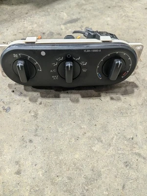 2001 - 2006 Ford Escape Climate Control 19980A - Image 1 of 2