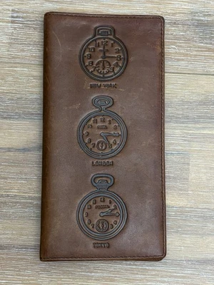 Cartera de viaje de cuero de vaca fósil de cuero marrón con cremallera alrededor soporte para pasaporte  Foto 1 de 4