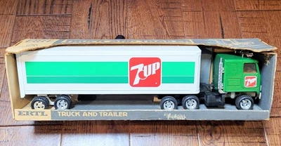 Vintage Ertl 7 UP Tractor Trailer Semi Truck w/ Box  - Image 1 of 4